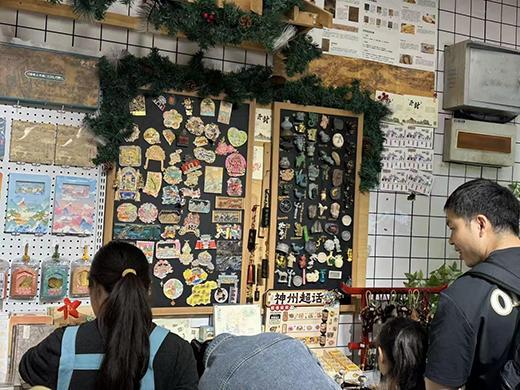 人把冰箱门变成“旅行回忆录”|华夏双节观察麻将胡了一代人有一代人的“宝贝”这届年轻(图1) 人把冰箱门变成“旅行回忆录”|华夏双节观察麻将胡了一代人有一代人的“宝贝”这届年轻(图1)