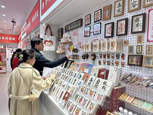 人把冰箱门变成“旅行回忆录”|华夏双节观察麻将胡了一代人有一代人的“宝贝”这届年轻(图4) 人把冰箱门变成“旅行回忆录”|华夏双节观察麻将胡了一代人有一代人的“宝贝”这届年轻(图4)